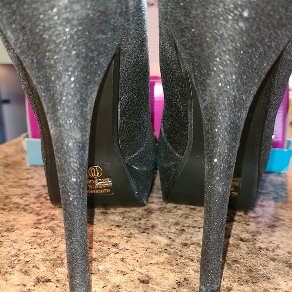High heels - Picture 4 of 5